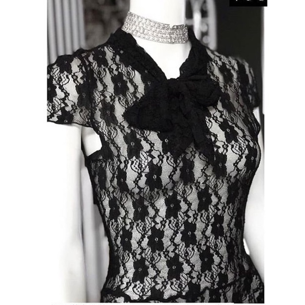 NATHALIA GAVIRIA - LACE HIGH LOW TOP